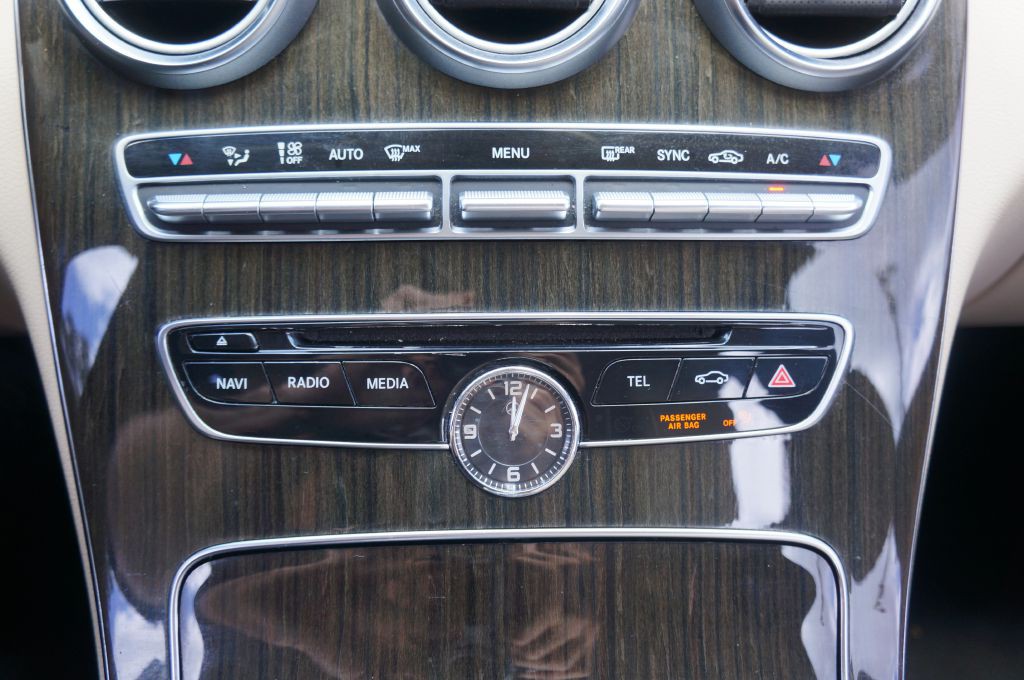 2015 Mercedes-Benz C-Class Image 39