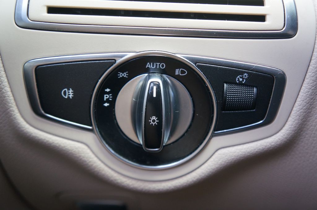 2015 Mercedes-Benz C-Class Image 42