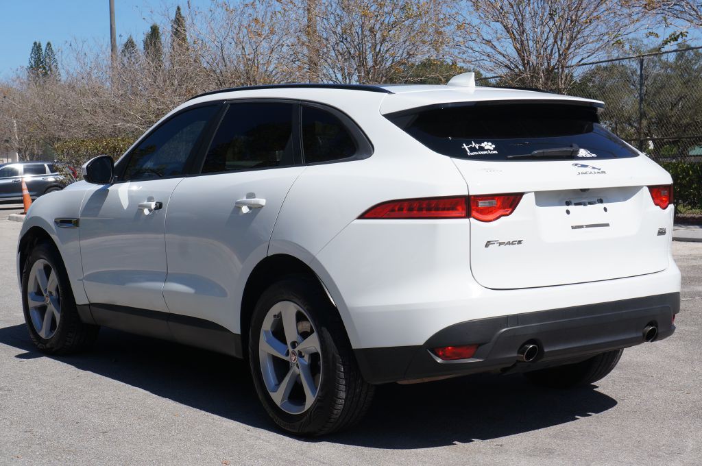 2018 Jaguar F-PACE Image 10