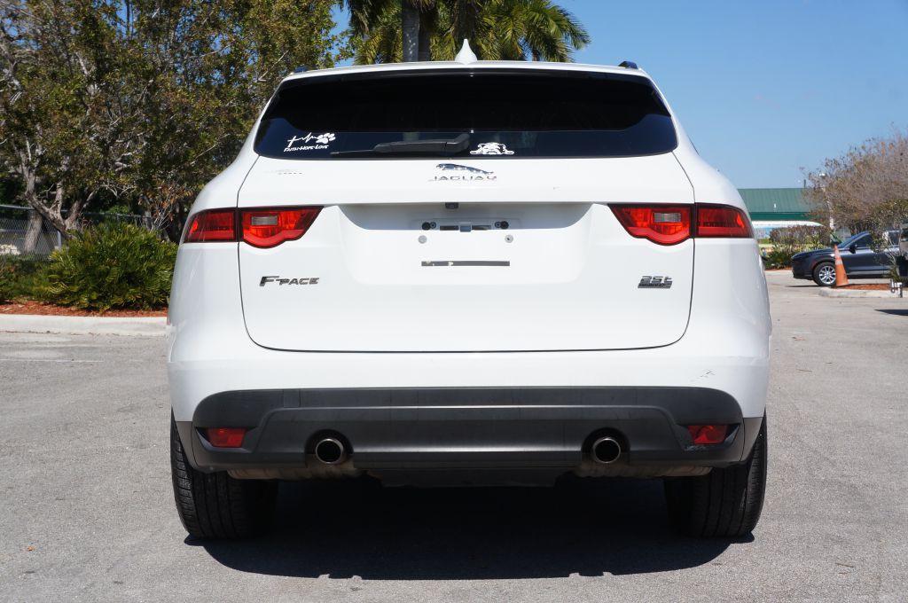 2018 Jaguar F-PACE Image 11