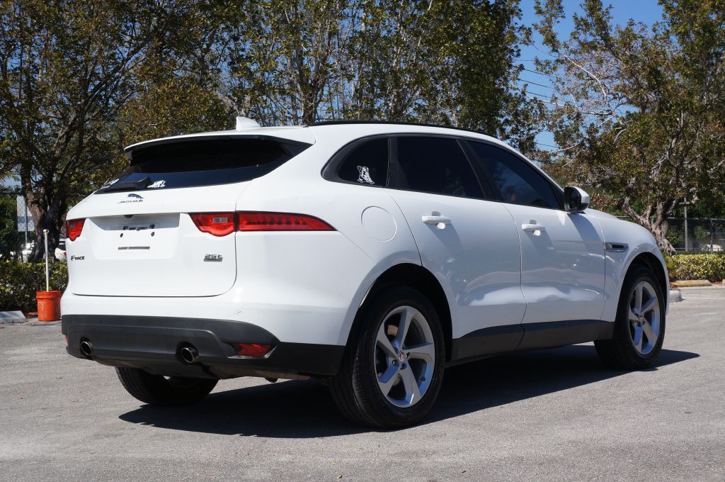 2018 Jaguar F-PACE Image 13