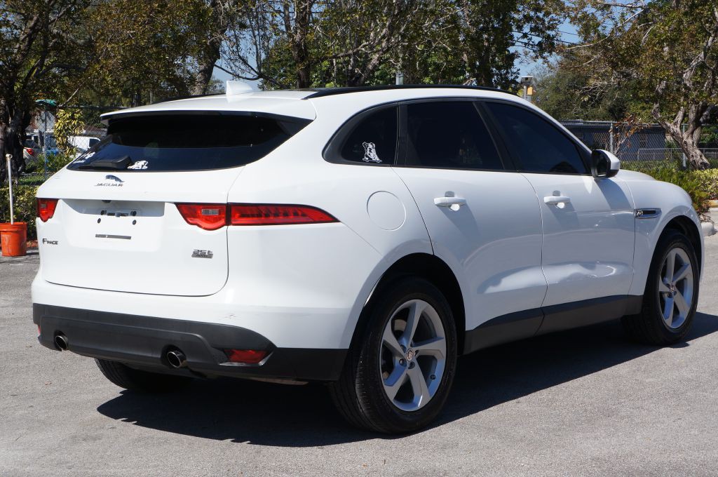 2018 Jaguar F-PACE Image 14