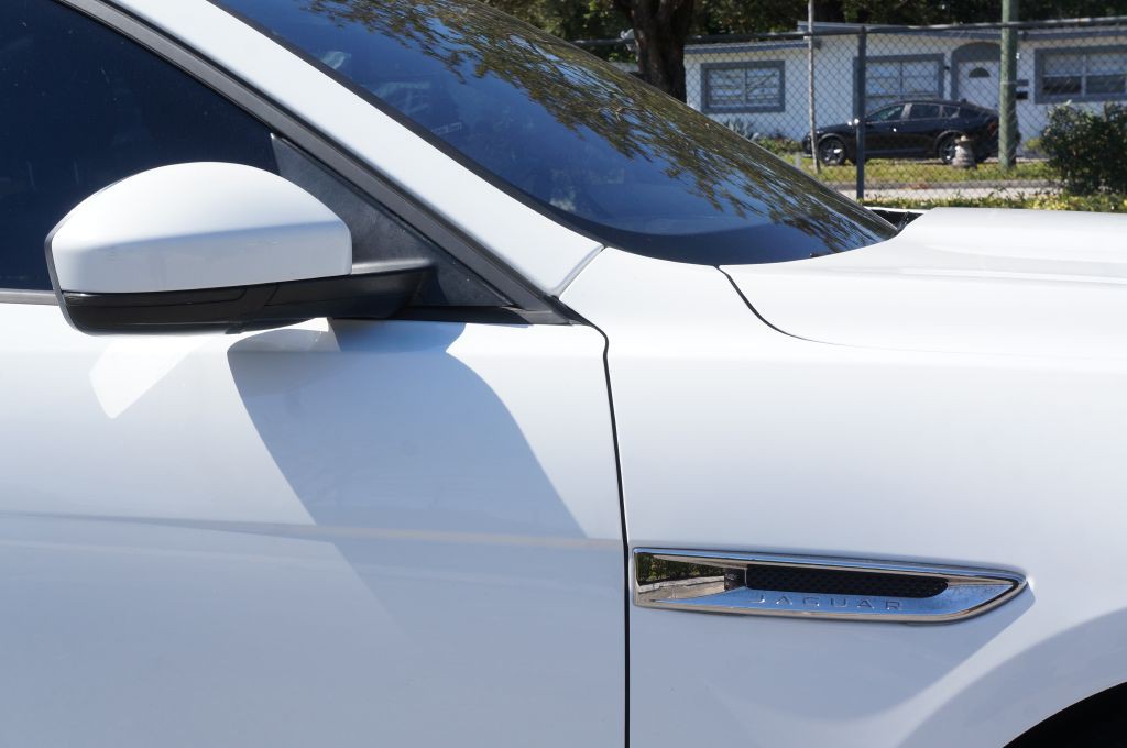 2018 Jaguar F-PACE Image 19