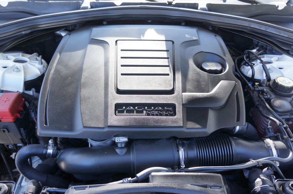 2018 Jaguar F-PACE Image 23