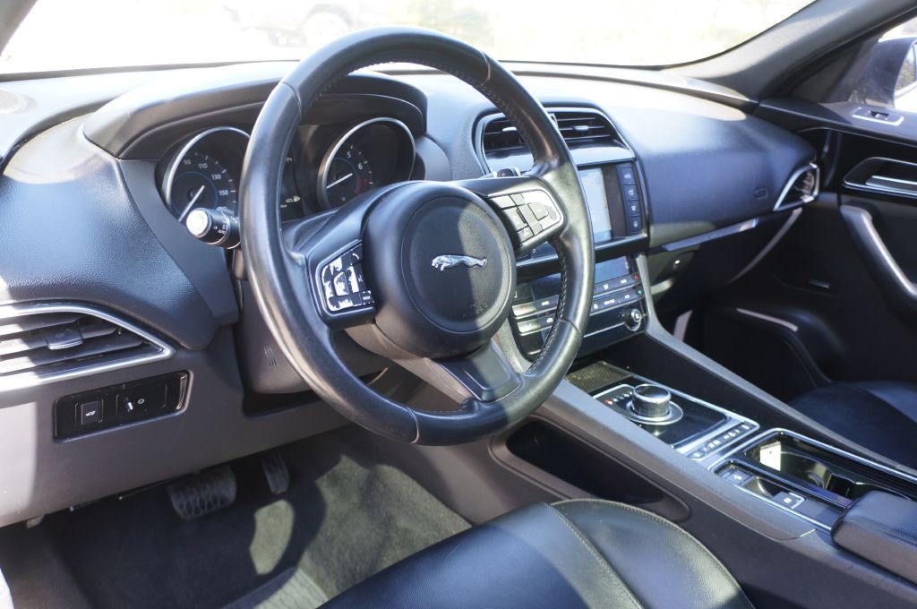 2018 Jaguar F-PACE Image 27