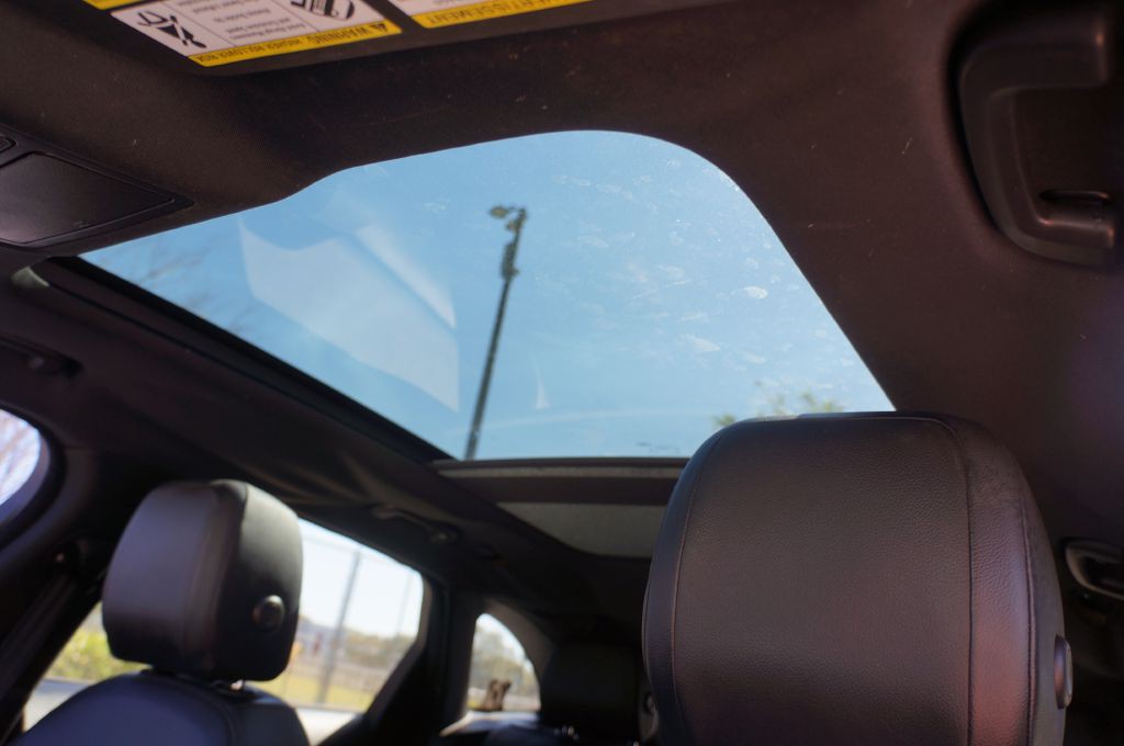 2018 Jaguar F-PACE Image 33