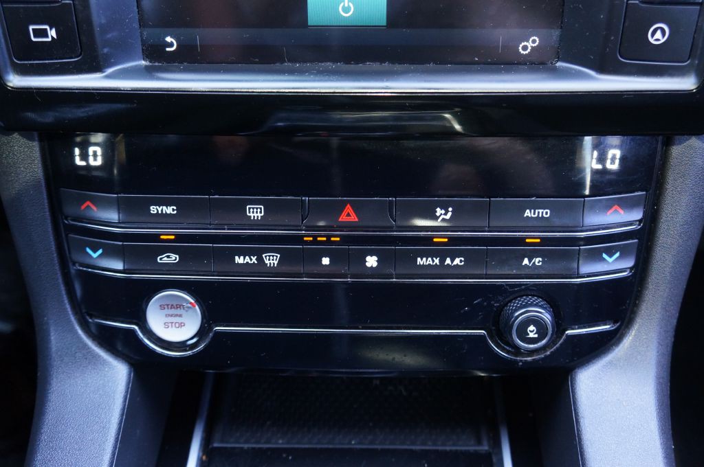 2018 Jaguar F-PACE Image 41