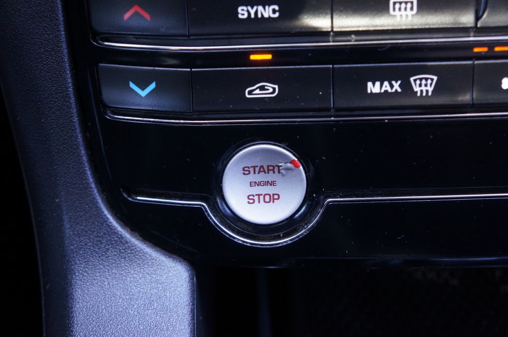 2018 Jaguar F-PACE Image 42