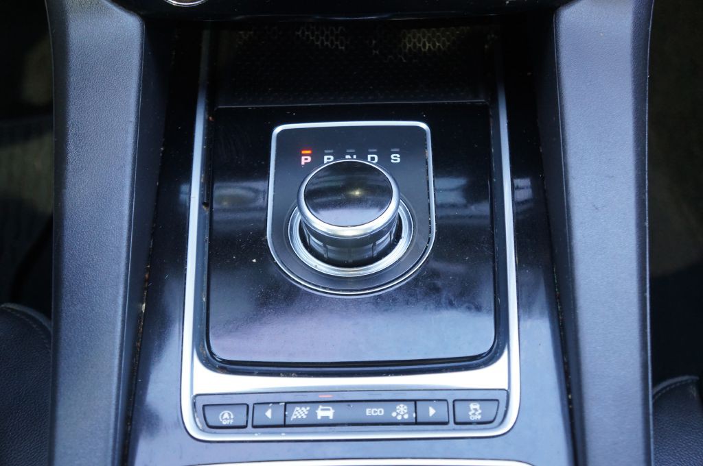 2018 Jaguar F-PACE Image 43