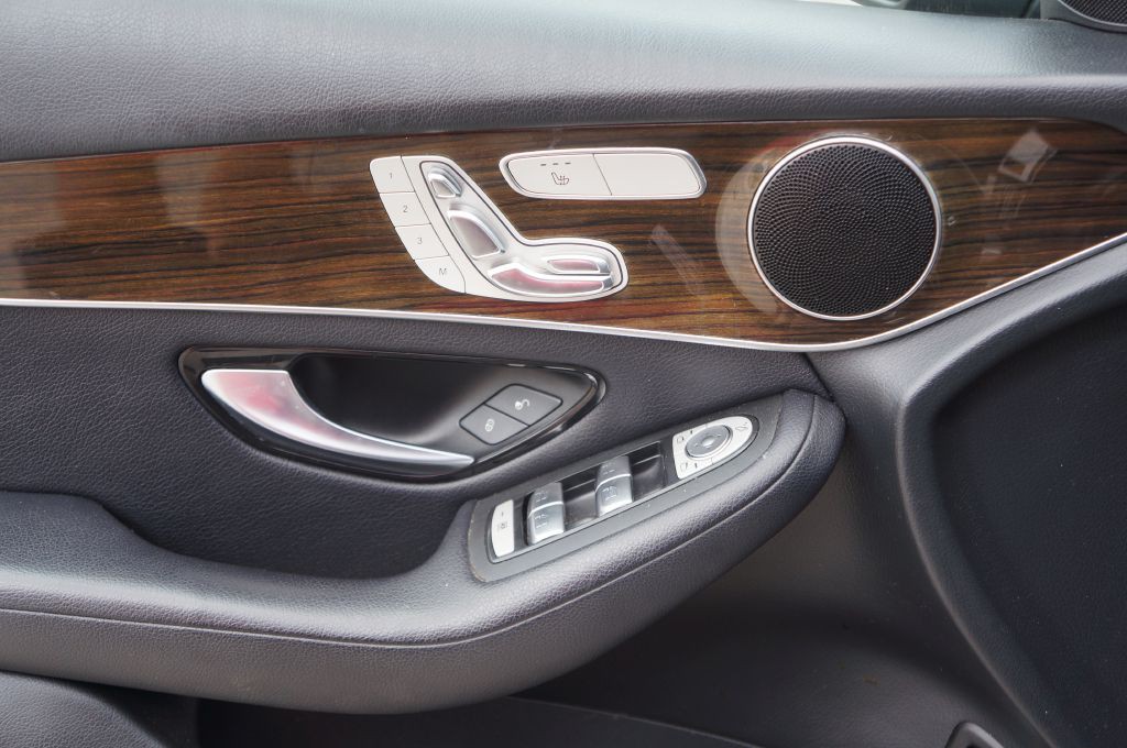 2018 Mercedes-Benz GLC-Class Image 25