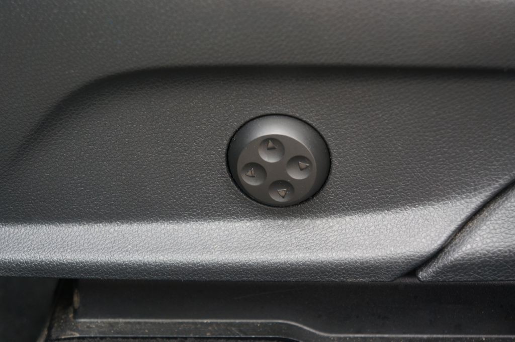 2018 Mercedes-Benz GLC-Class Image 30