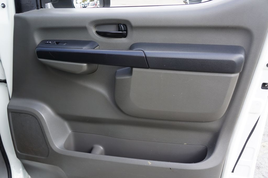 2018 Nissan NV Image 33