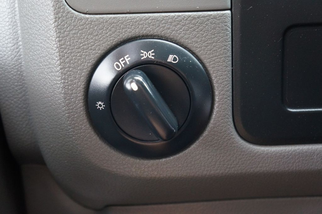 2018 Nissan NV Image 46