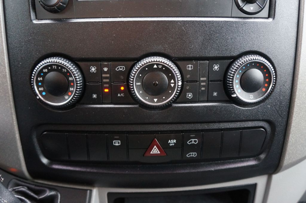 2015 Mercedes-Benz Sprinter Image 47