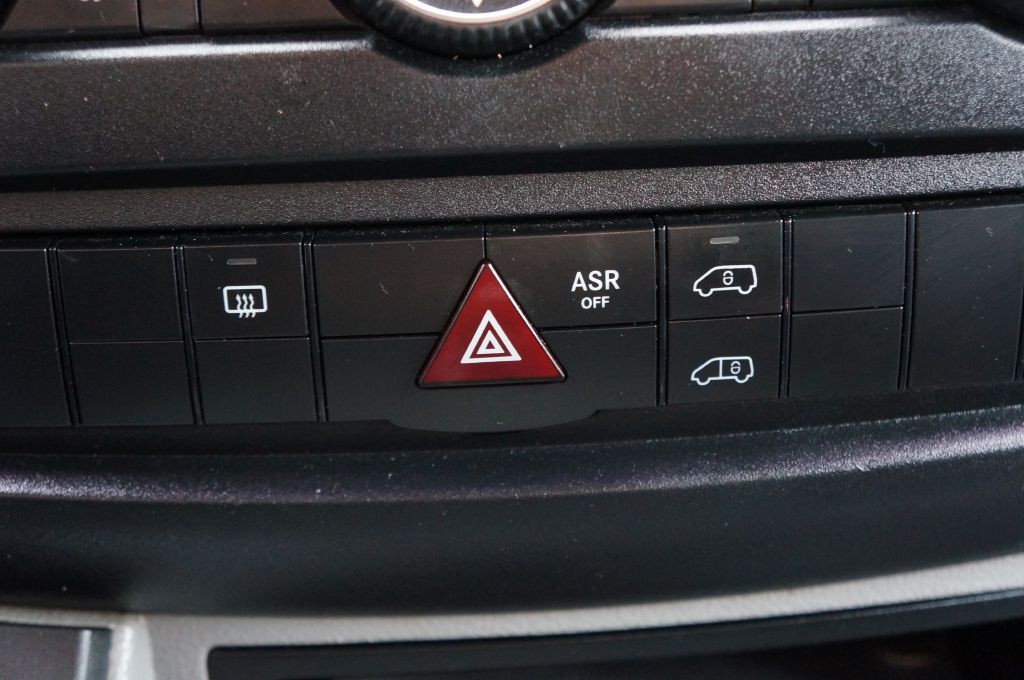 2015 Mercedes-Benz Sprinter Image 48