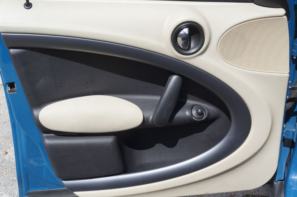 2011 MINI Countryman Image 23