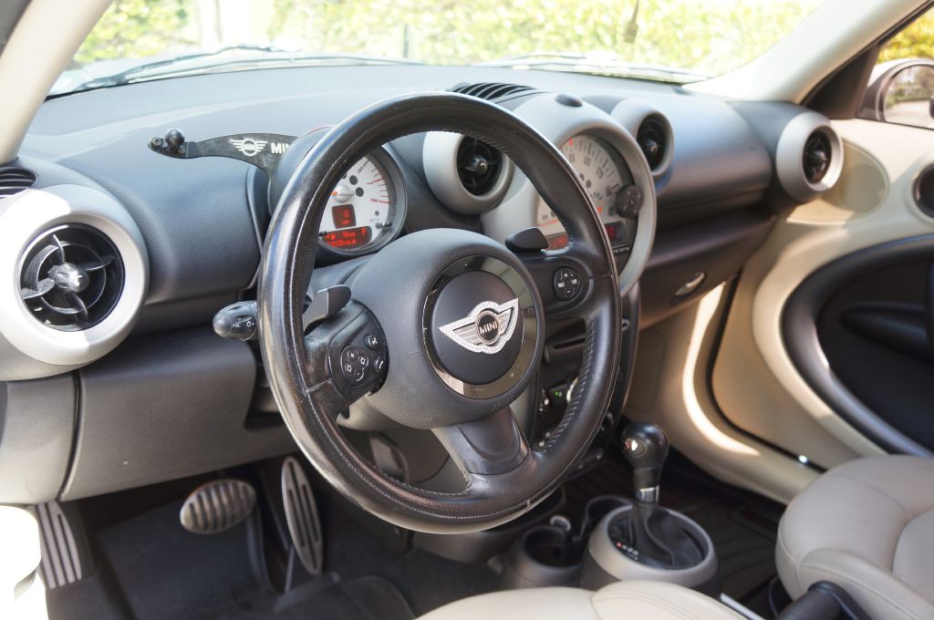 2011 MINI Countryman Image 25