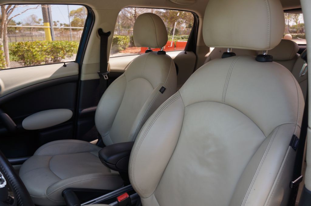 2011 MINI Countryman Image 27