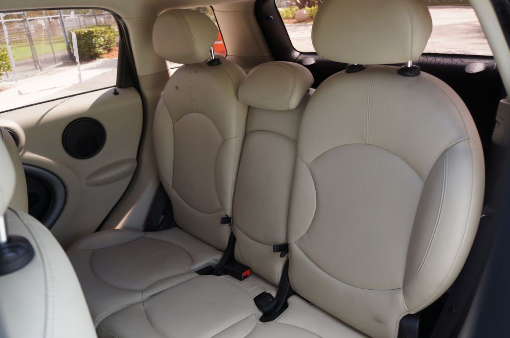 2011 MINI Countryman Image 31