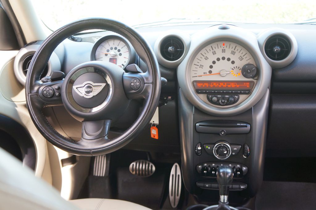 2011 MINI Countryman Image 33