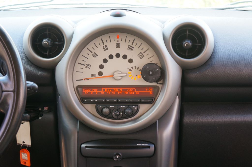 2011 MINI Countryman Image 34