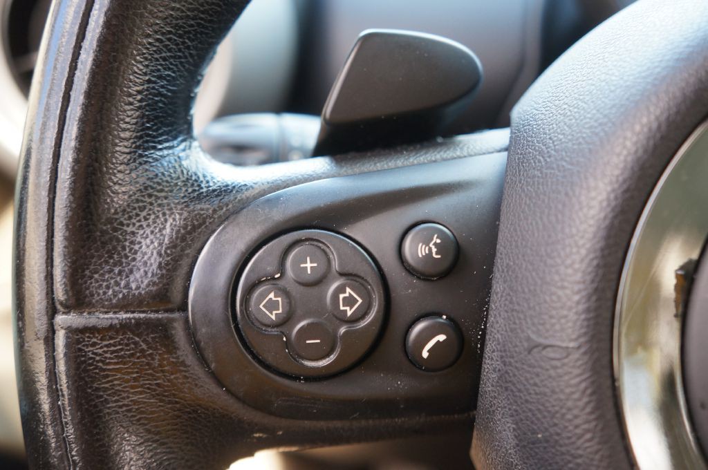 2011 MINI Countryman Image 39