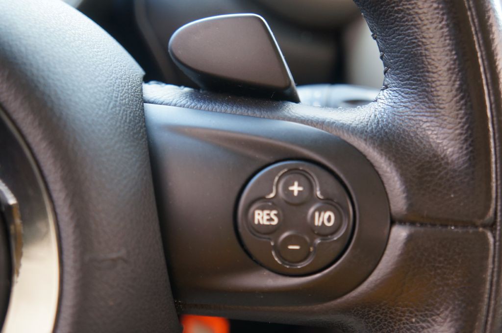 2011 MINI Countryman Image 40