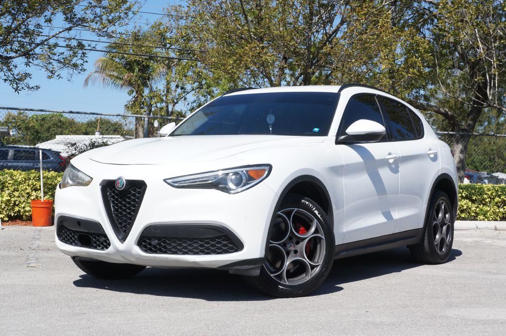 2019 Alfa Romeo Stelvio Image 1