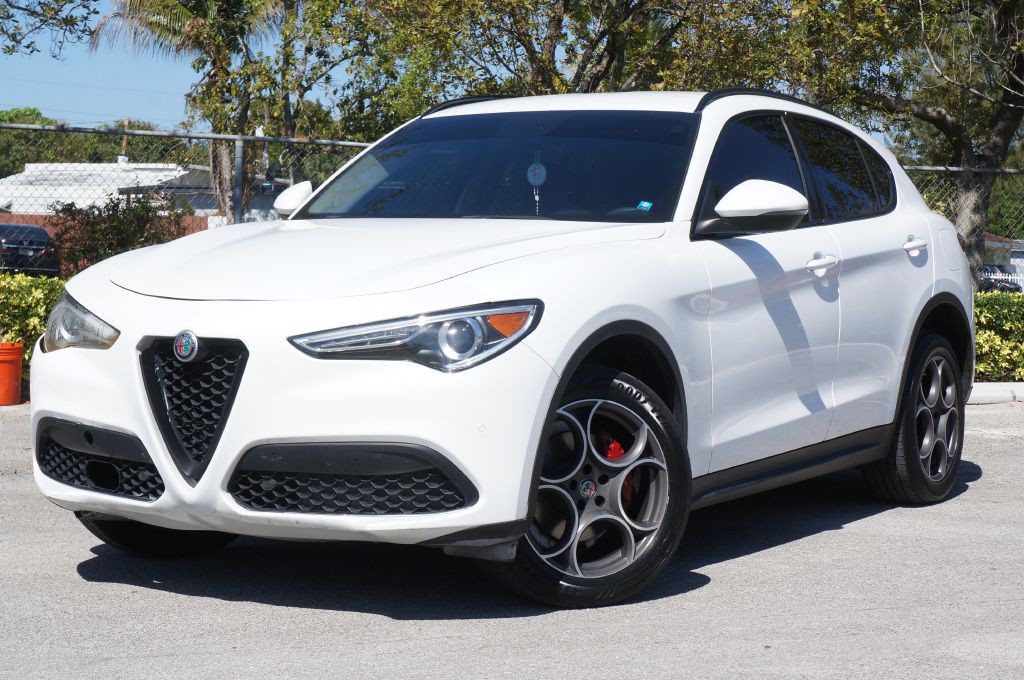 2019 Alfa Romeo Stelvio Image 2