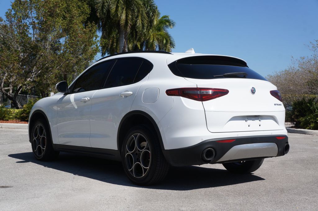 2019 Alfa Romeo Stelvio Image 9