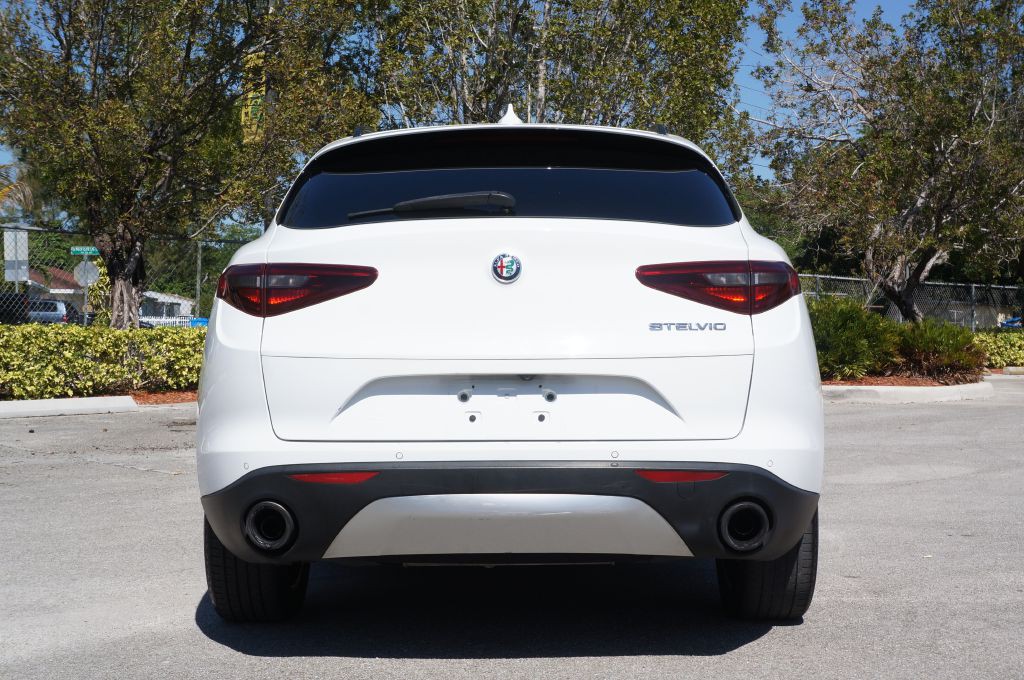 2019 Alfa Romeo Stelvio Image 11