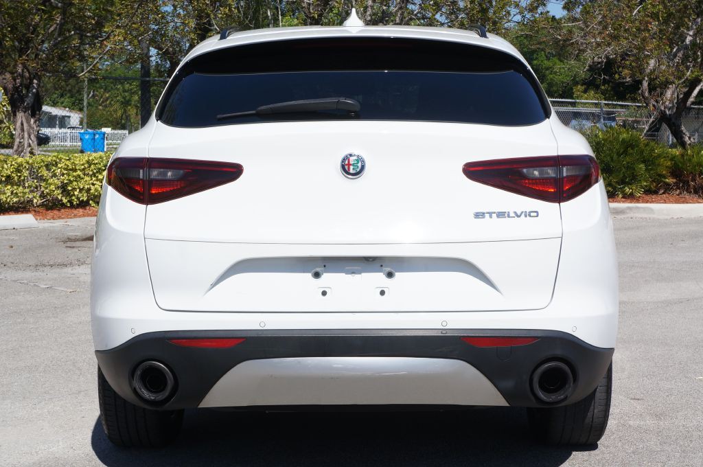 2019 Alfa Romeo Stelvio Image 12