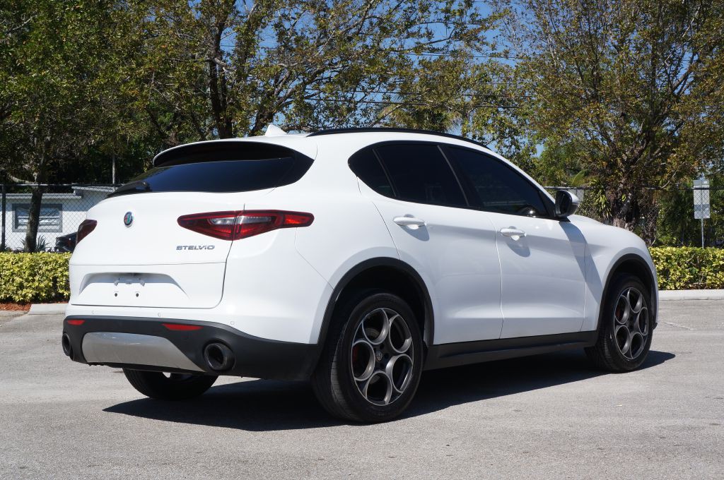 2019 Alfa Romeo Stelvio Image 13