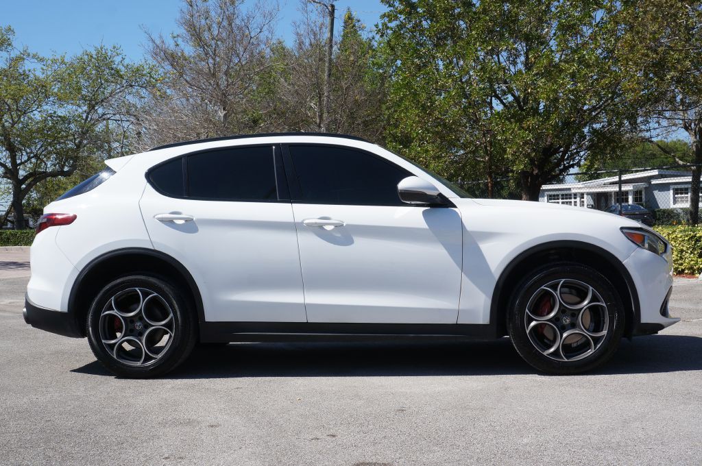 2019 Alfa Romeo Stelvio Image 16