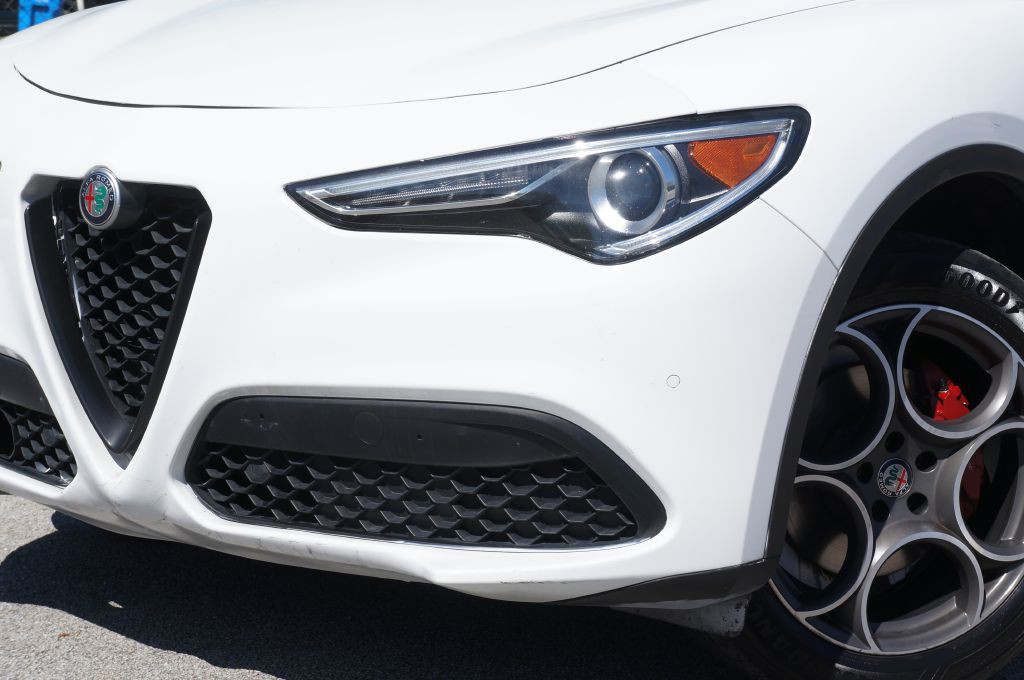 2019 Alfa Romeo Stelvio Image 17