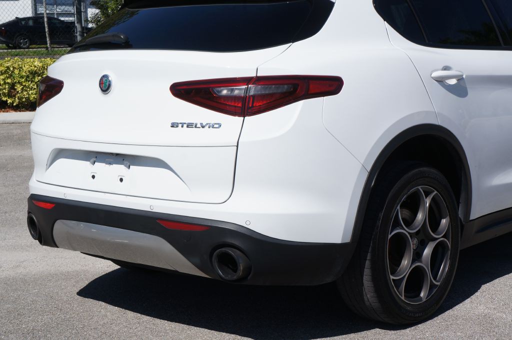 2019 Alfa Romeo Stelvio Image 18