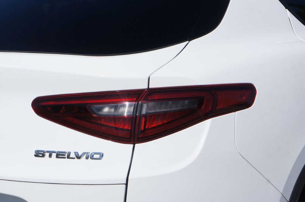 2019 Alfa Romeo Stelvio Image 21