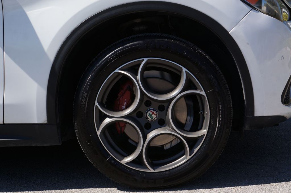 2019 Alfa Romeo Stelvio Image 22