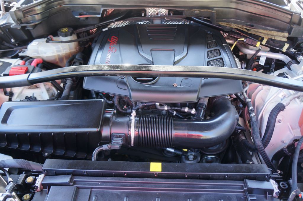 2019 Alfa Romeo Stelvio Image 24