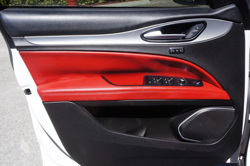 2019 Alfa Romeo Stelvio Image 25