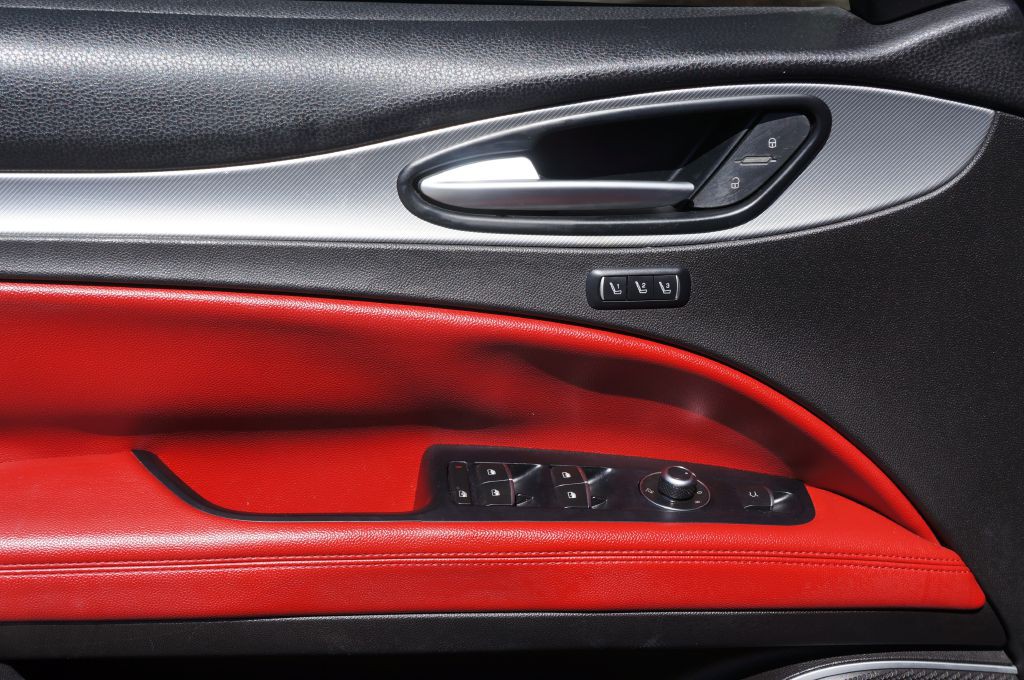 2019 Alfa Romeo Stelvio Image 26