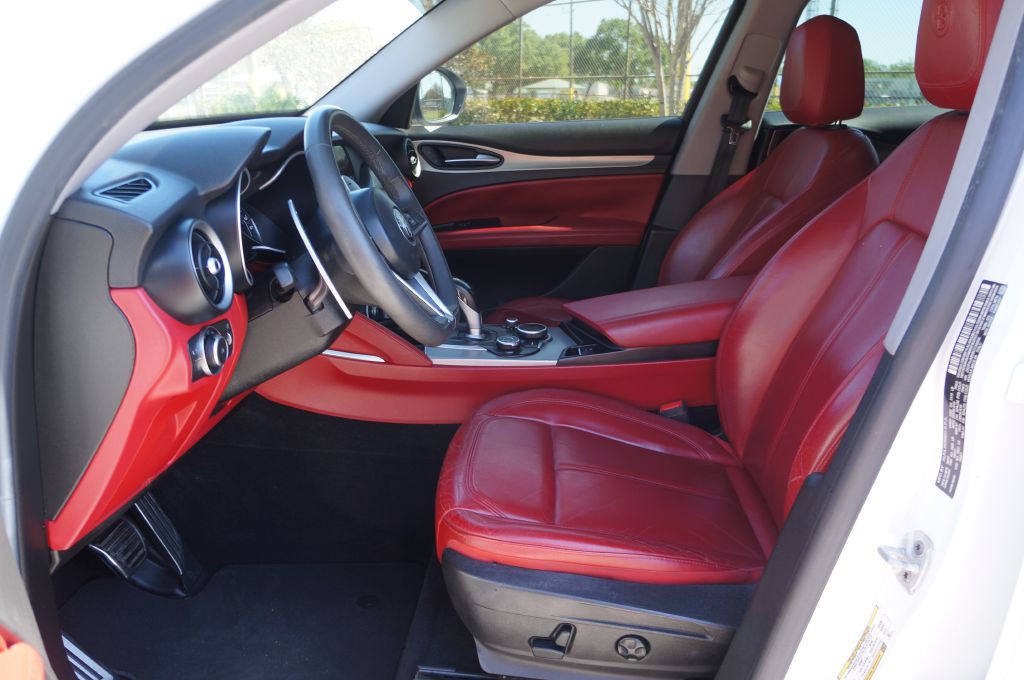 2019 Alfa Romeo Stelvio Image 28