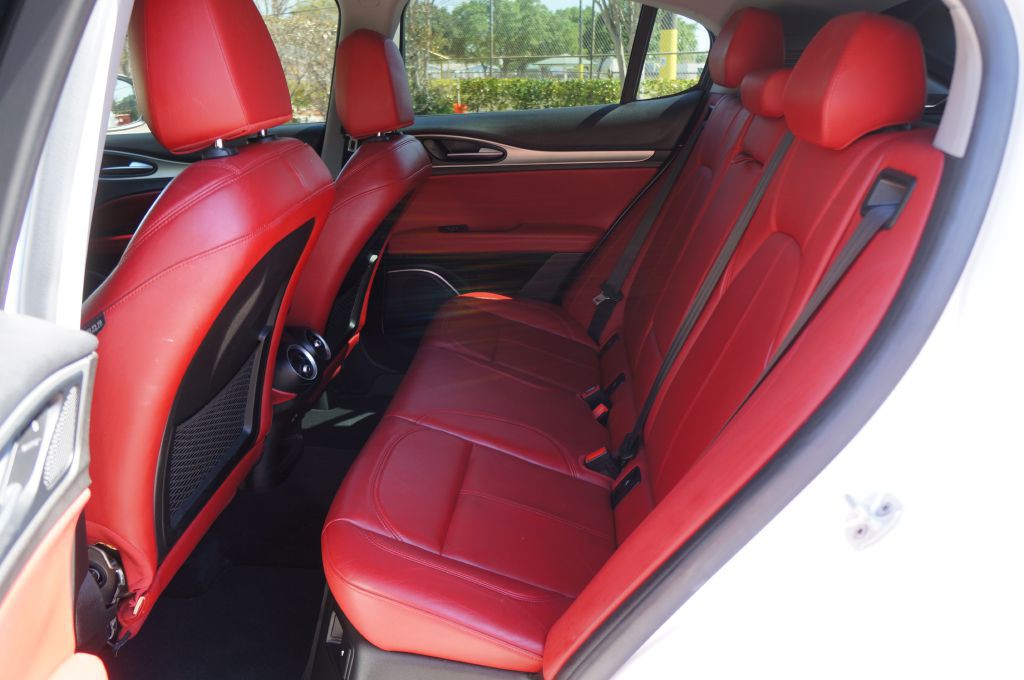 2019 Alfa Romeo Stelvio Image 33