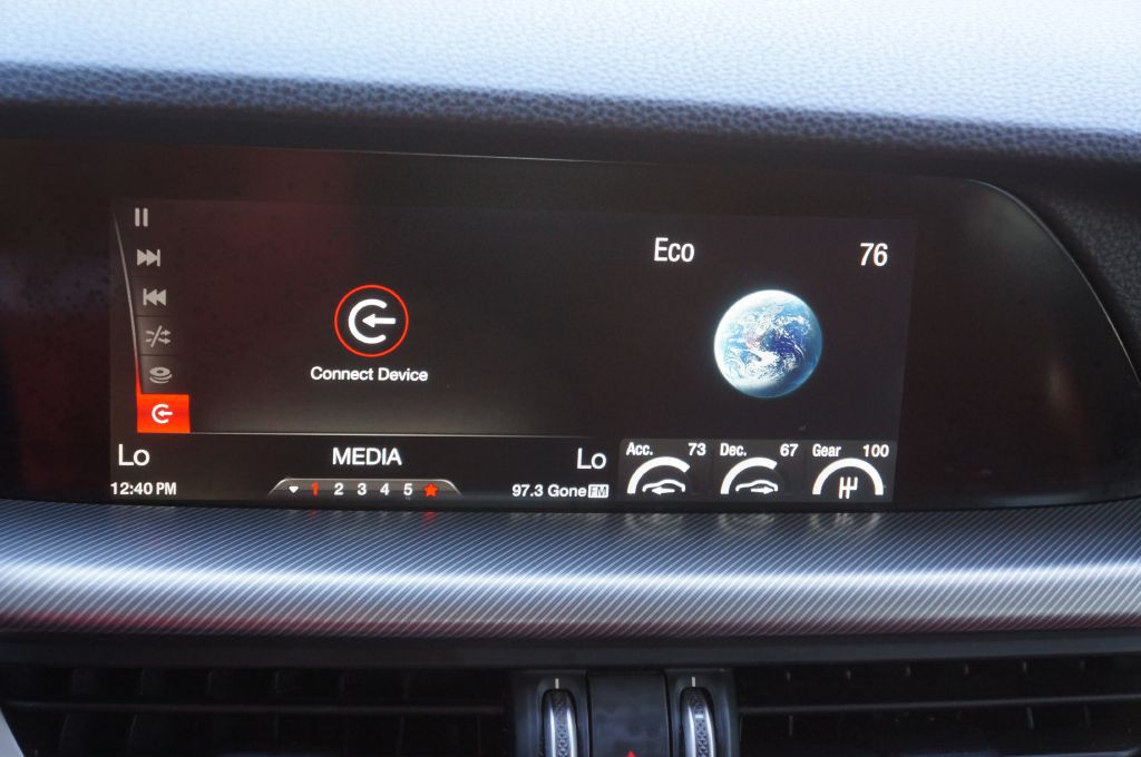 2019 Alfa Romeo Stelvio Image 40