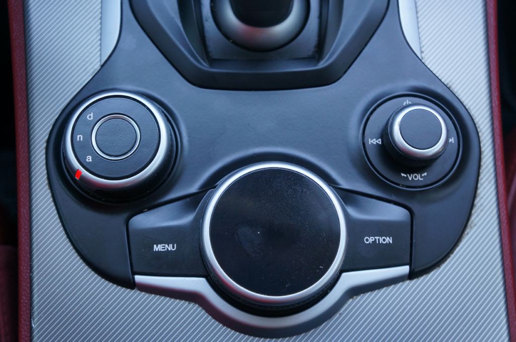 2019 Alfa Romeo Stelvio Image 44