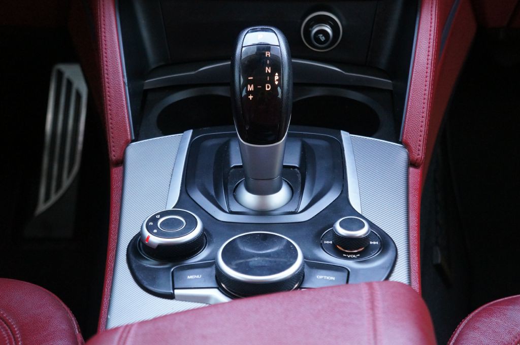 2019 Alfa Romeo Stelvio Image 45