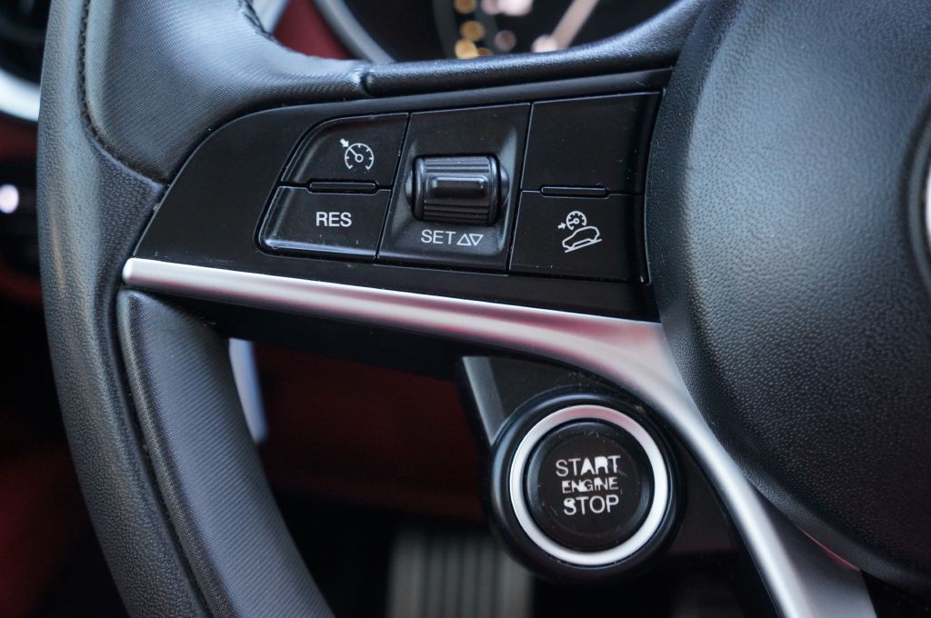 2019 Alfa Romeo Stelvio Image 48