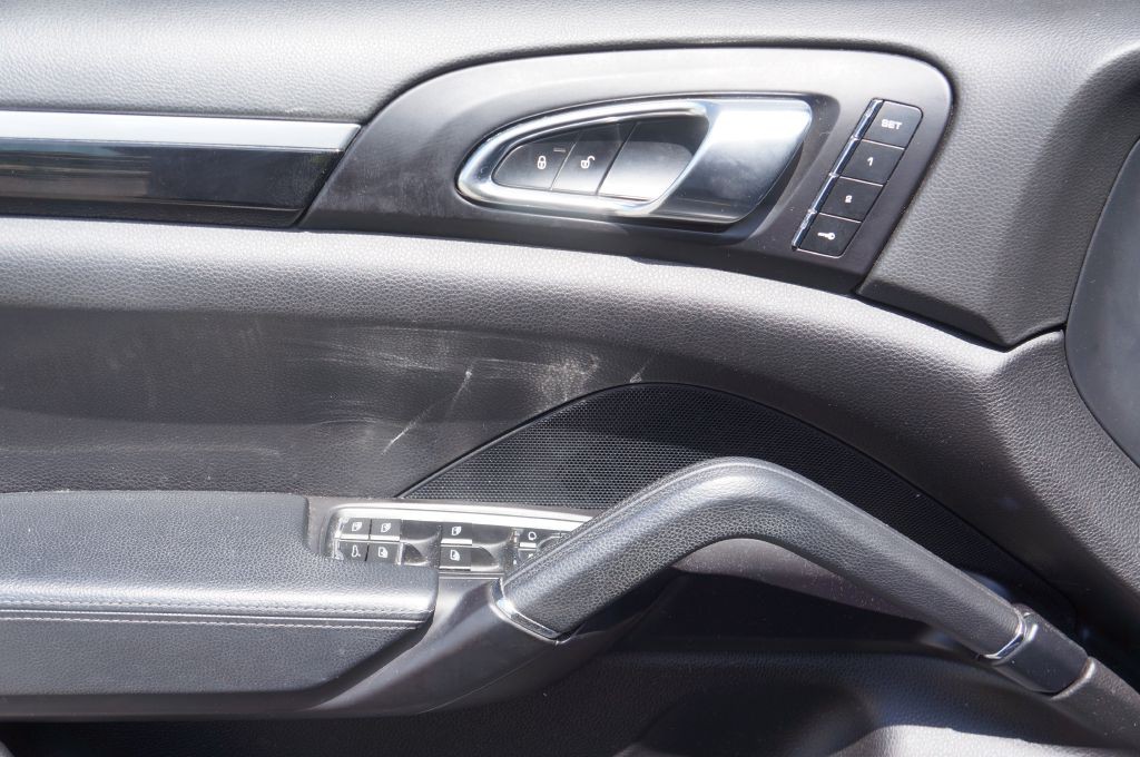 2016 Porsche Cayenne Image 4