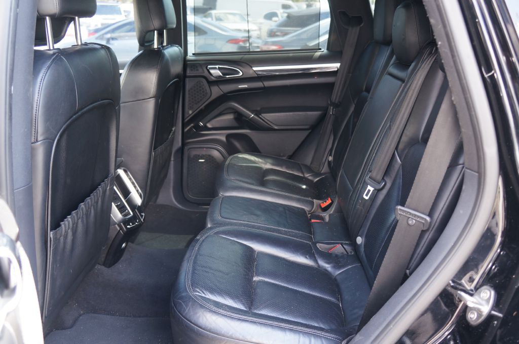 2016 Porsche Cayenne Image 9