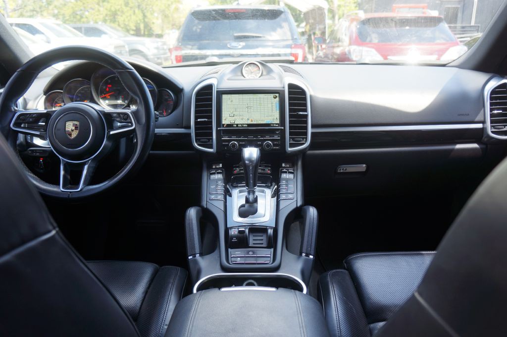 2016 Porsche Cayenne Image 11